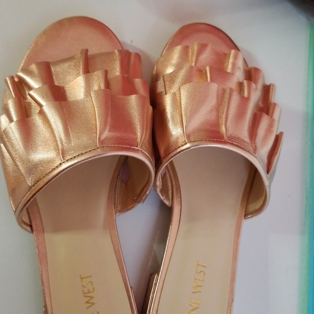 Open toe flats - Picture 2 of 3